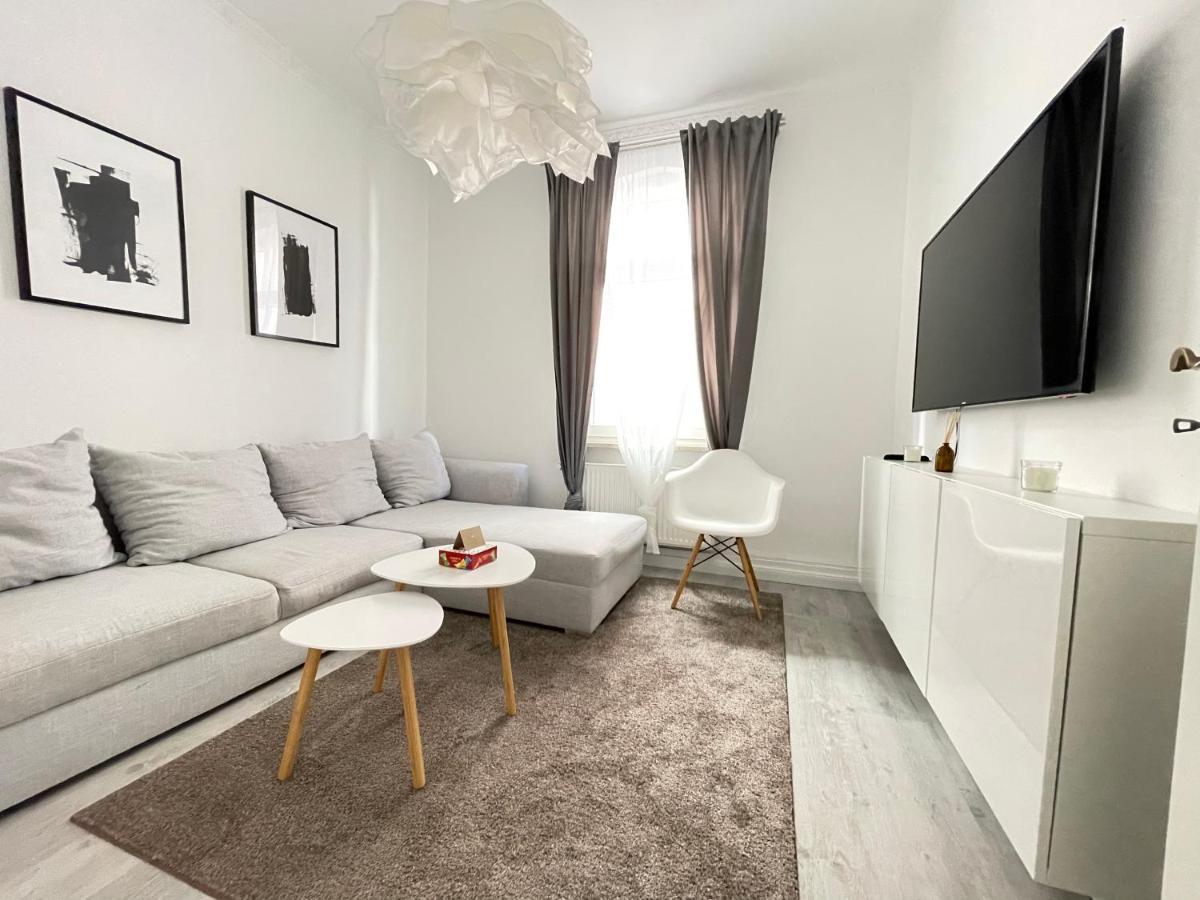 75Qm - 3 Rooms - Free Parking - Mallibase Apartments Hannover Esterno foto